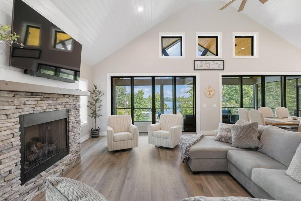 Winchester New Home, Dock, Kayaks, Game Room, Water Views מראה חיצוני תמונה