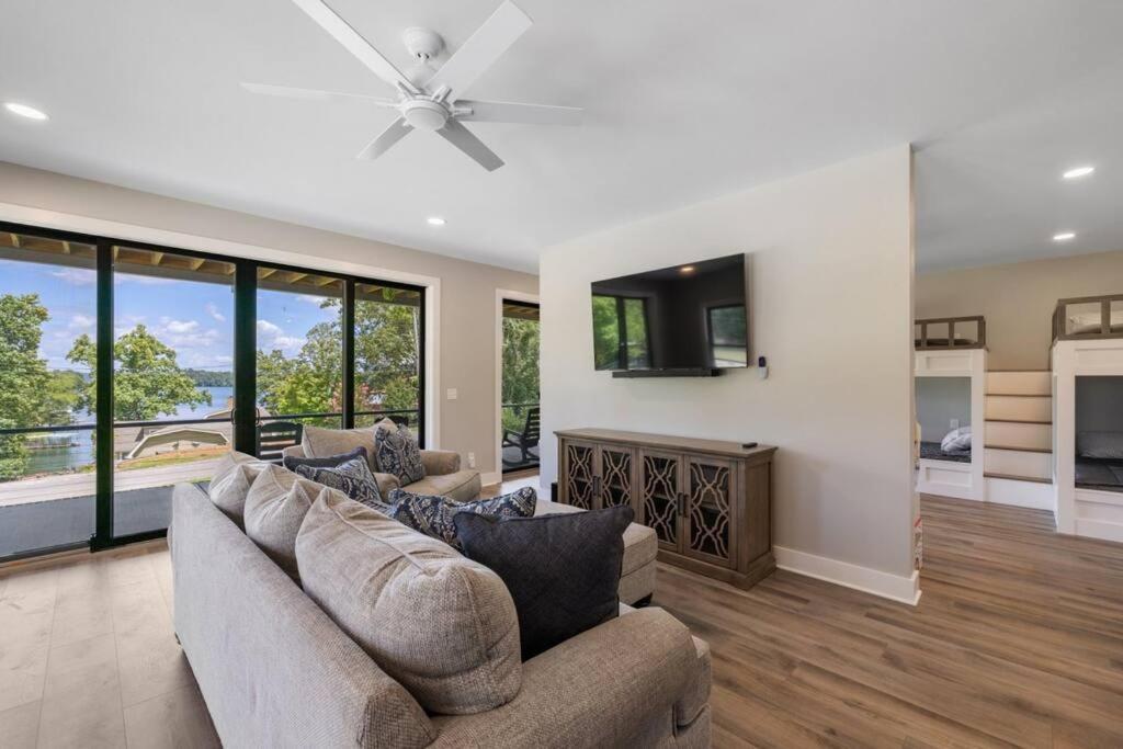 Winchester New Home, Dock, Kayaks, Game Room, Water Views מראה חיצוני תמונה