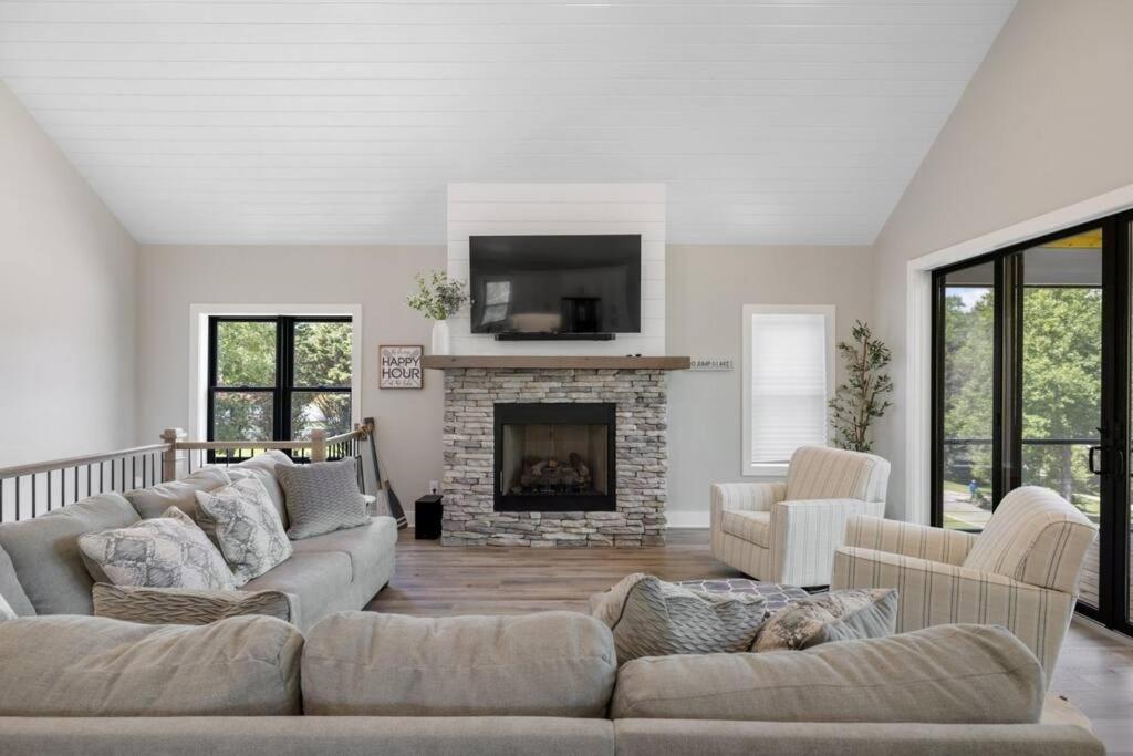 Winchester New Home, Dock, Kayaks, Game Room, Water Views מראה חיצוני תמונה